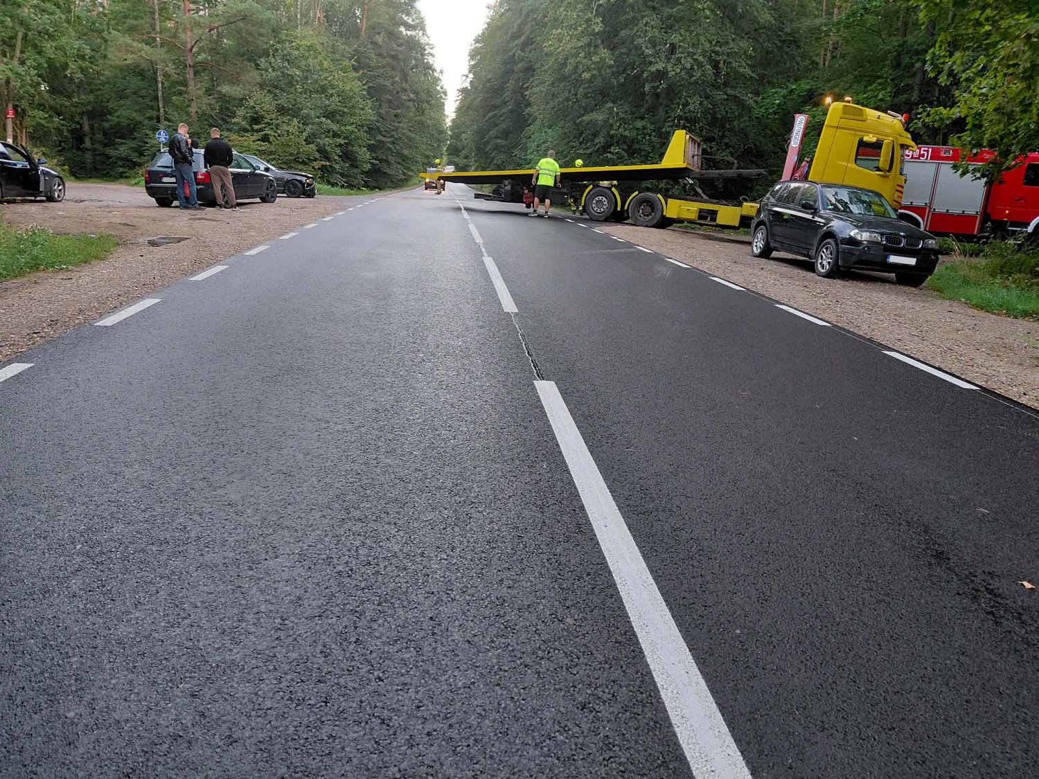 Zderzenie dwóch samochodów osobowych na DW610 (3)